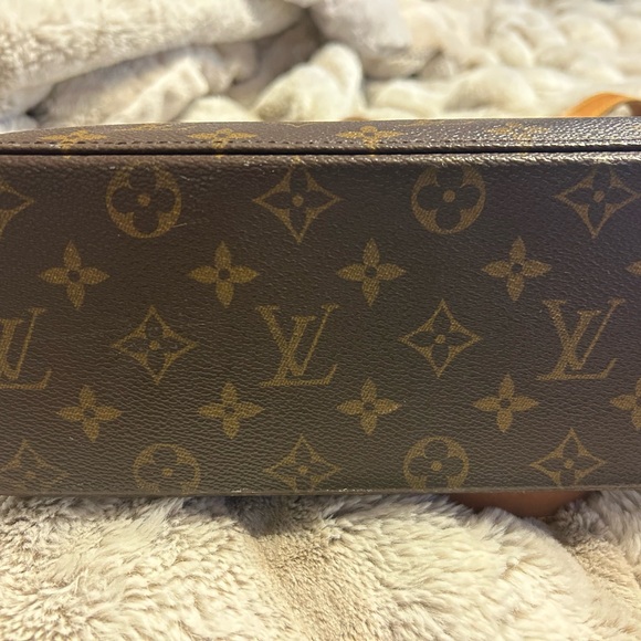 Louis Vuitton - Picture 10 of 11